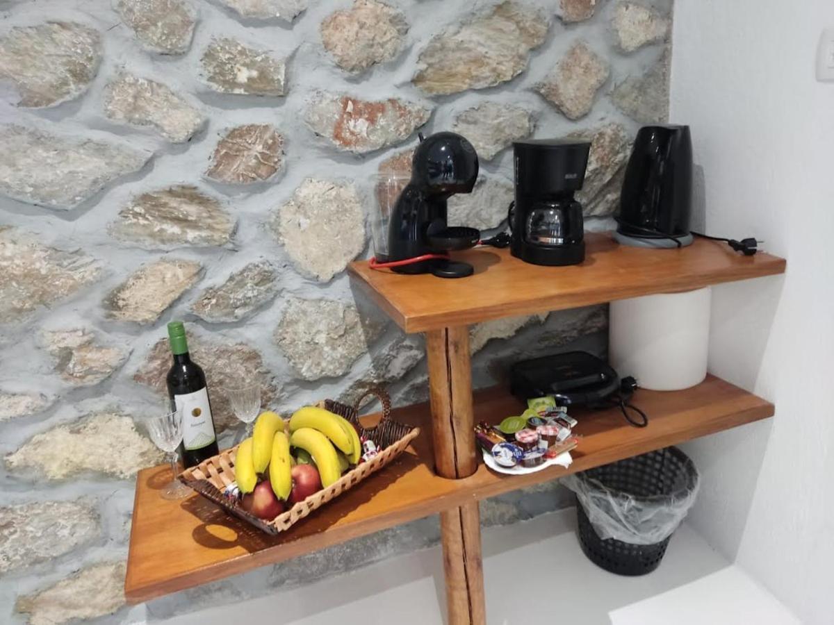 Pýrgos Woodstone Studios & Apartments Santorini المظهر الخارجي الصورة