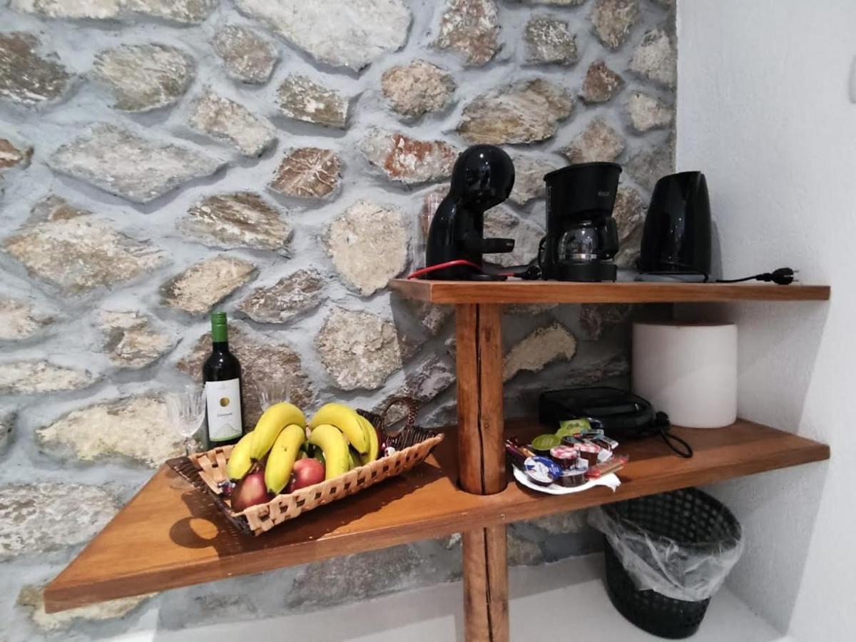 Pýrgos Woodstone Studios & Apartments Santorini المظهر الخارجي الصورة